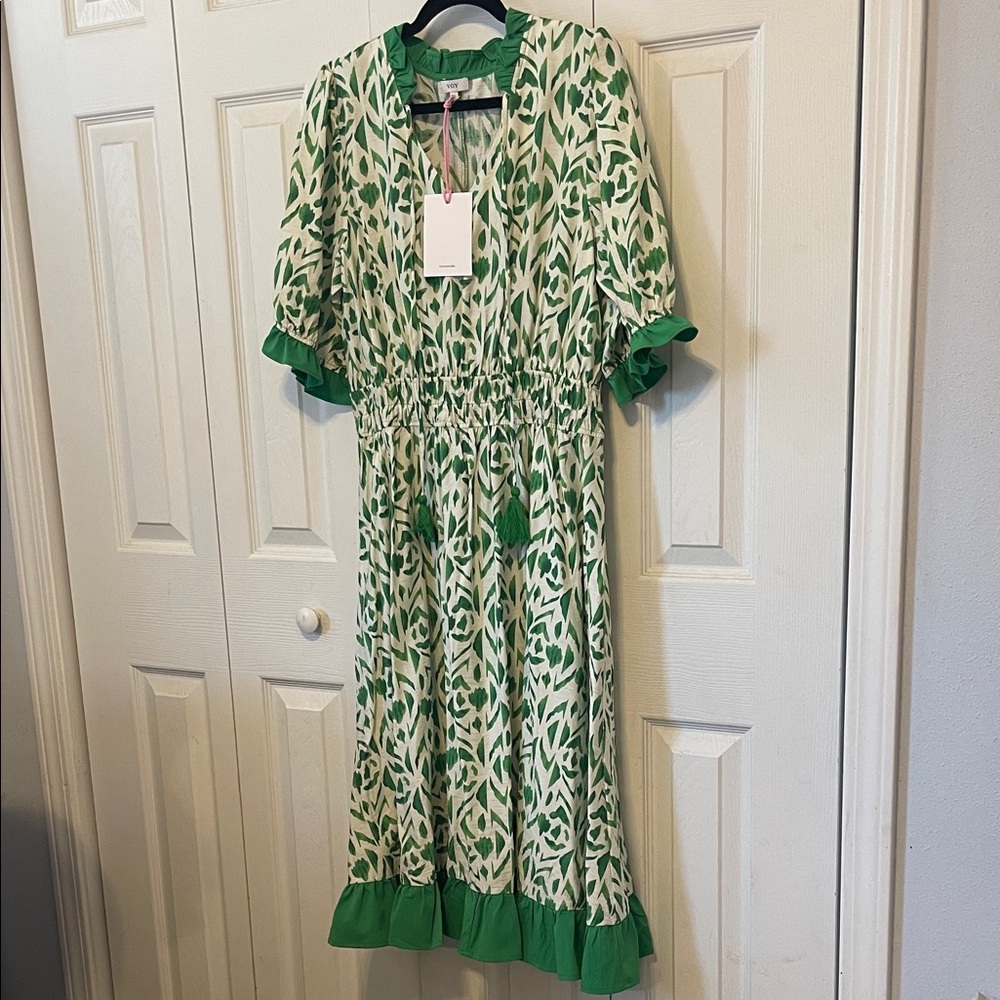 Chic Green and White Midi Dress